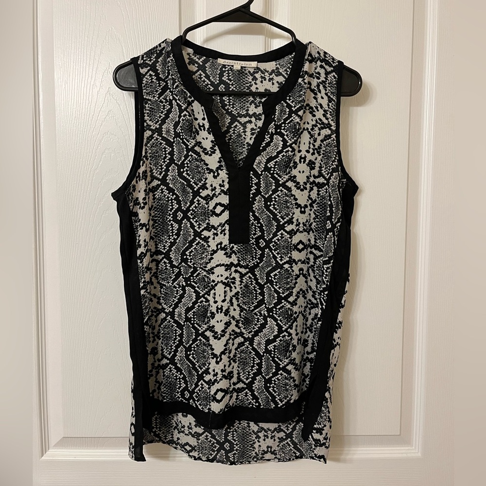 Daniel Rainn Sleeveless Blouse Black and White Snake Size Sexy Plunging Neckline